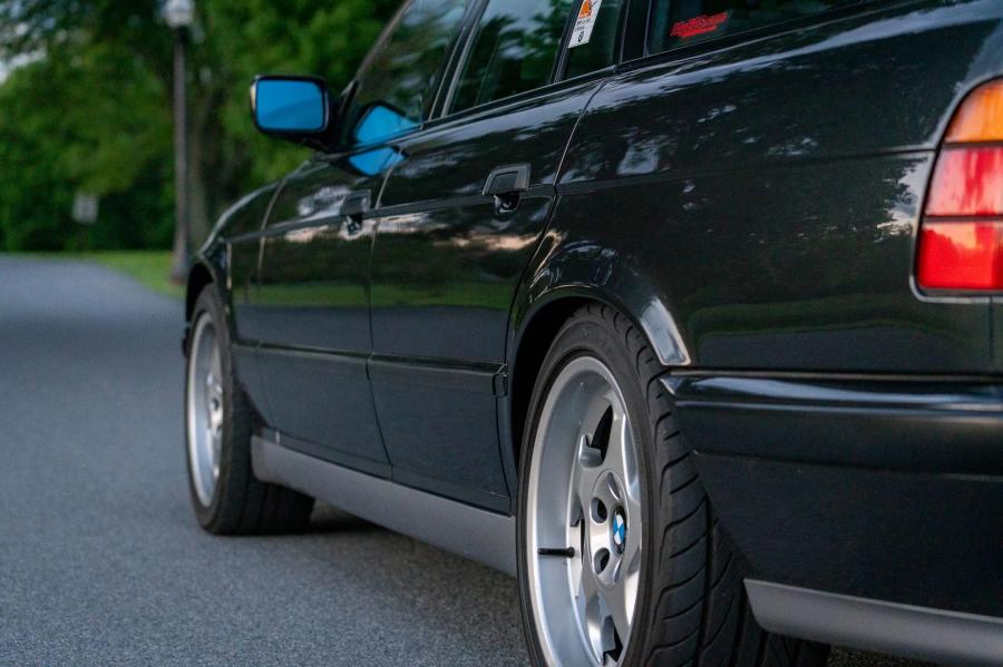 Детали экстерьера BMW M5 Touring (E34) 1992 года  (EU) (фото 37 из 94)